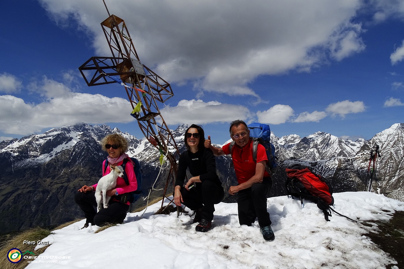 03 Alla croce del Monte Sasna (2229 m)...da raddizzare !.JPG